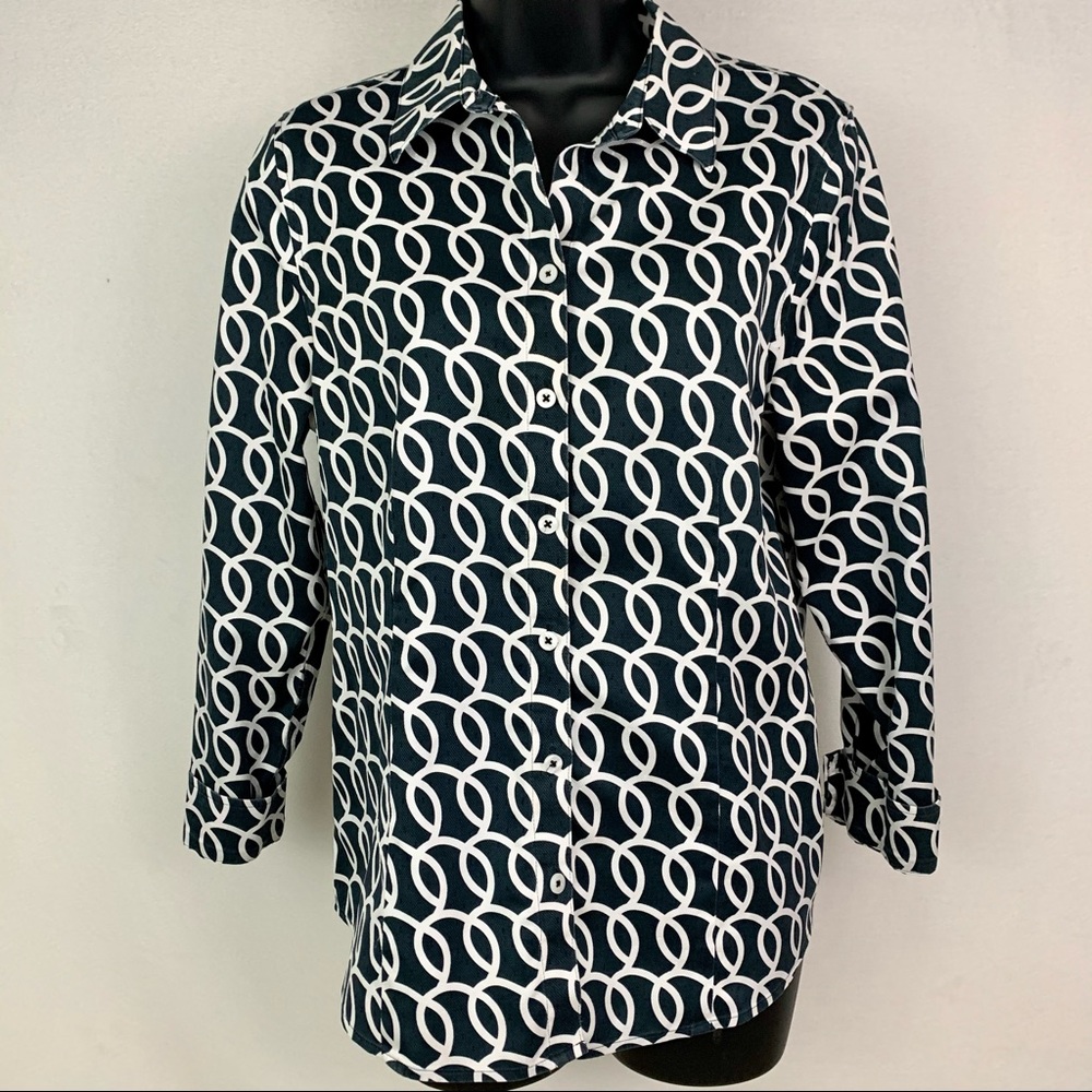 CHICO’S No Iron Swirl Pattern Button Down Size 0 - Picture 3 of 10